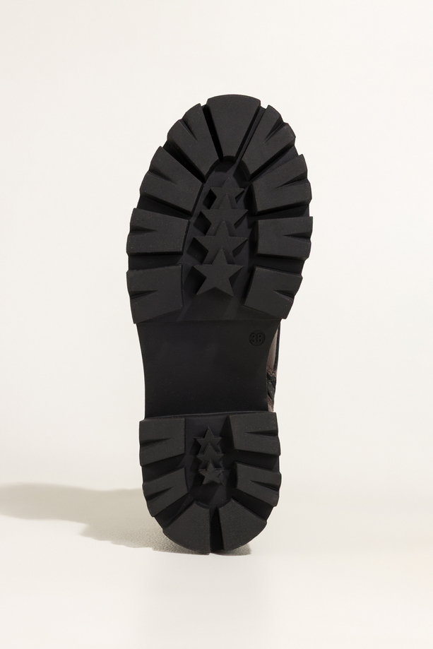 Czekoladowe botki skórzane damskie workery na bieżnikowanej platformie w cholewce guma pasek ze stalową ozdobą sznurowane PRODUKT POLSKI Casu 39442