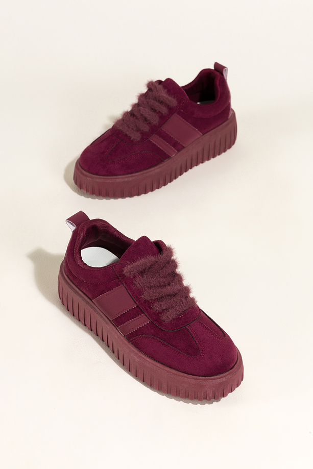 Bordowe sneakersy damskie buty sportowe na żłobionej platformie z futrzaną sznurówką Casu KX696