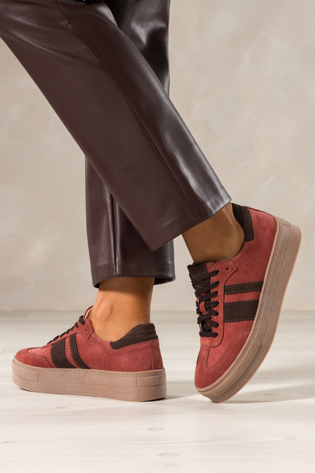 Rude sneakersy skórzane damskie buty sportowe na platformie z czekoladowymi wstawkami sznurowane PRODUKT POLSKI Casu M8707