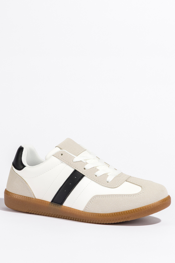 Białe sneakersy damskie buty sportowe na elastycznej płaskiej podeszwie sznurowane czarne wstawki Casu H2460-2