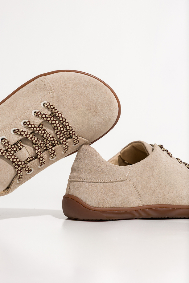 Beżowe buty barefoot skórzane zamszowe damskie szerokie na elastycznej płaskiej podeszwie sznurowane PRODUKT POLSKI Casu N1120