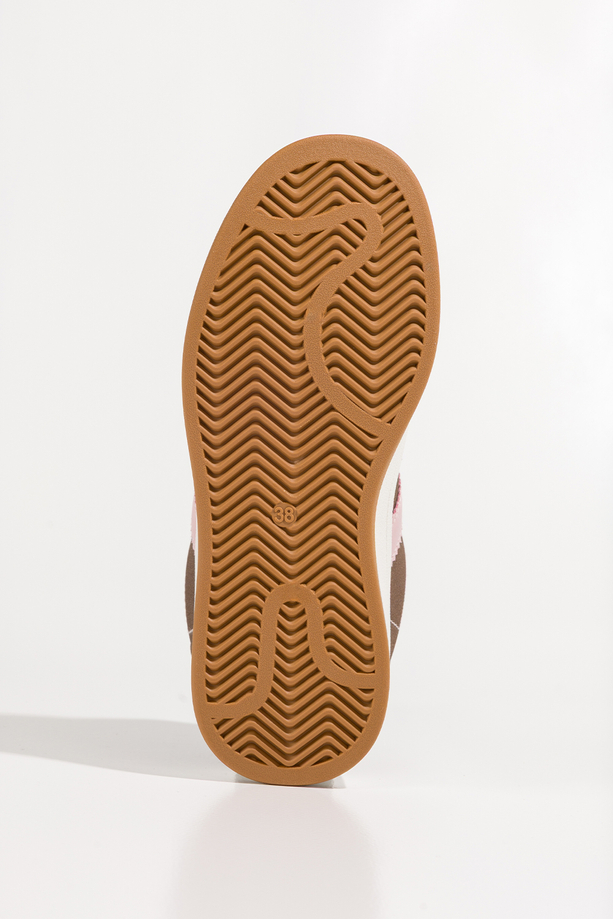 Brązowe sneakersy damskie buty sportowe na platformie sznurowane różowe wstawki Casu 77632-6