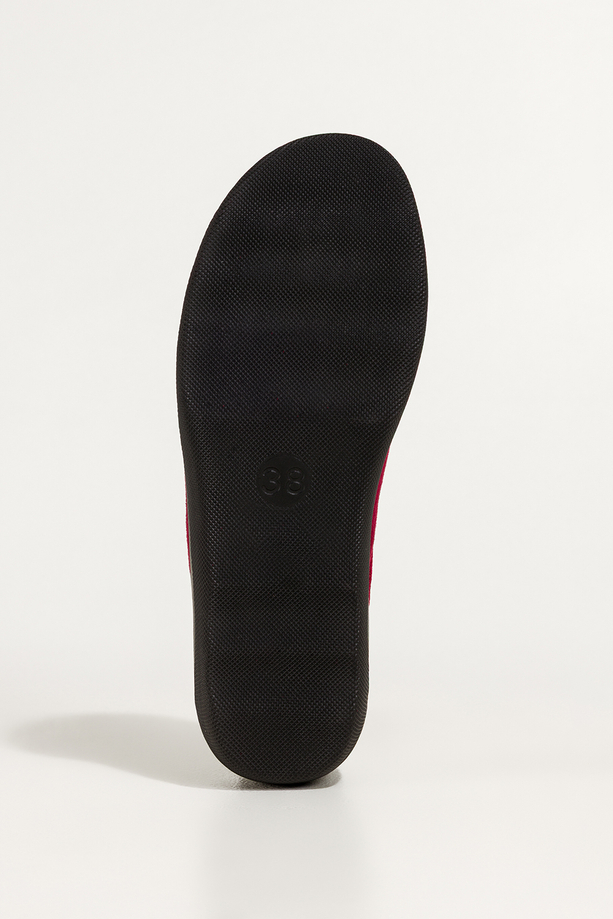 Bordowe kapcie damskie Inblu obuwie domowe z haftowanymi kwiatami XF99994S