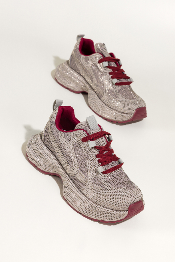 Szare sneakersy damskie buty sportowe na ozdobnej platformie błyszczące cyrkonie bordowe sznurówki Carla QP-0607-6