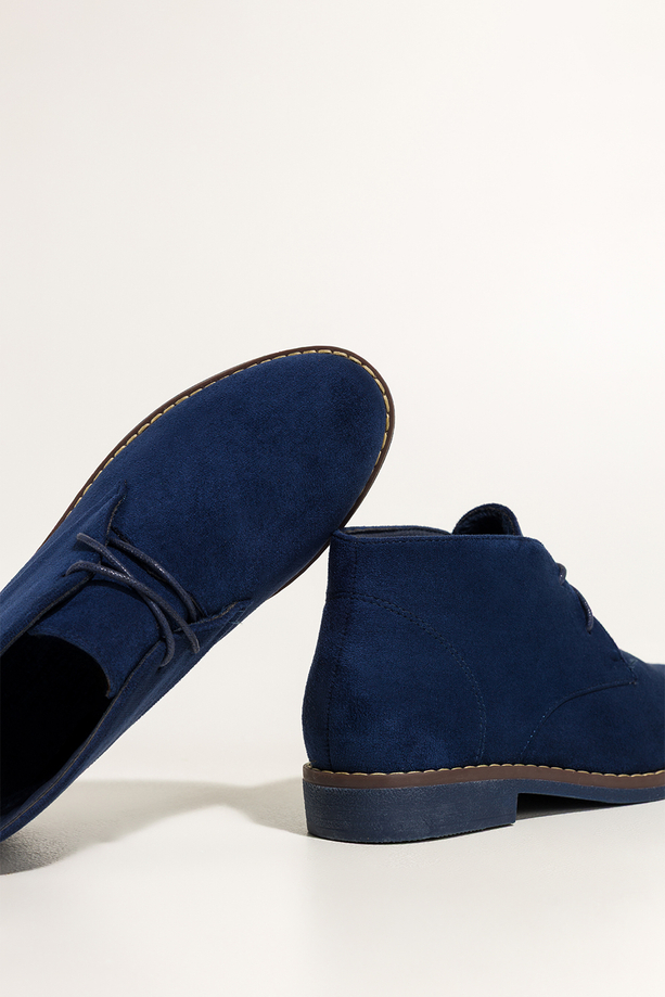 Granatowe botki damskie na płaskiej podeszwie z przeszyciami sznurowane Casu 8997-3