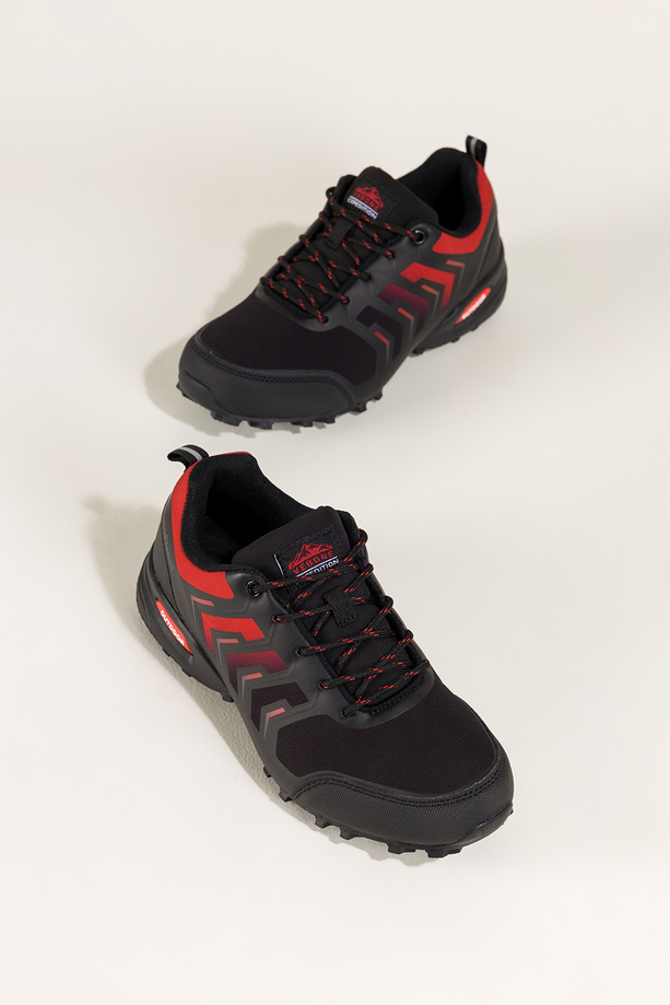 Czarne buty trekkingowe damskie buty sportowe softshell na bieżnikowanej podeszwie czerwone wstawki sznurowane Carla EY82976-5