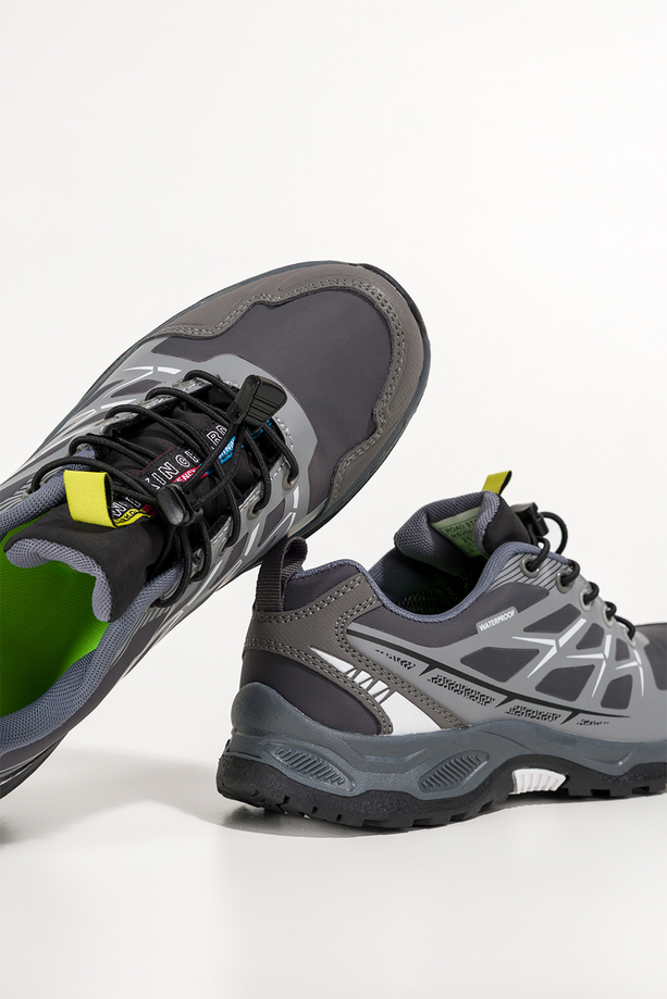 Szare buty sportowe trekkingowe damskie na bieżnikowanej podeszwie z regulowaną elastyczną sznurówką białe wstawki Casu RS2502-2W 