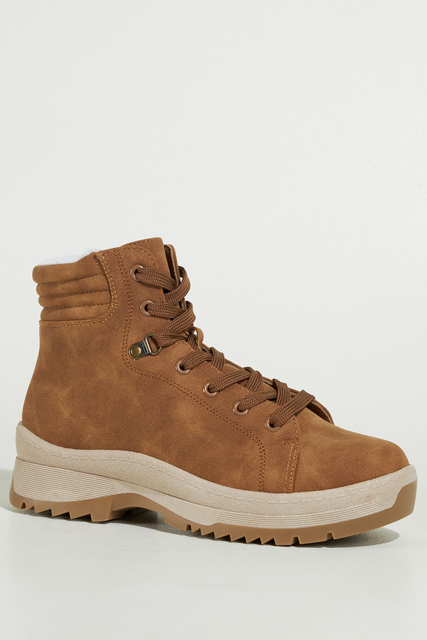 Camelowe botki damskie na bieżnikowanej elastycznej platformie sznurowane Casu 1911-6