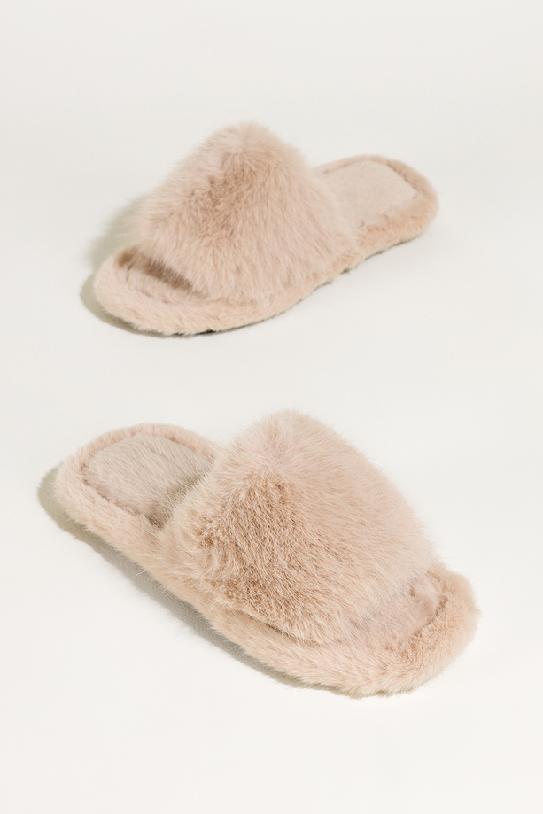 Jasnobeżowe kapcie damskie obuwie domowe futrzane szeroki pasek z futerkiem Casu UO960