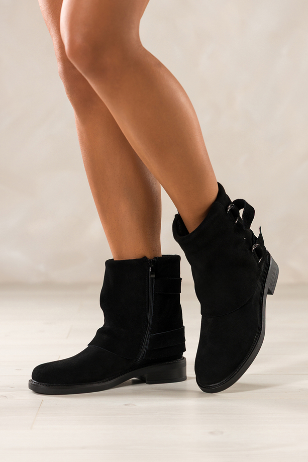 Czarne botki skórzane damskie z szeroką cholewką Sergio Leone niski obcas regulowane paski na cholewce YG74443-H