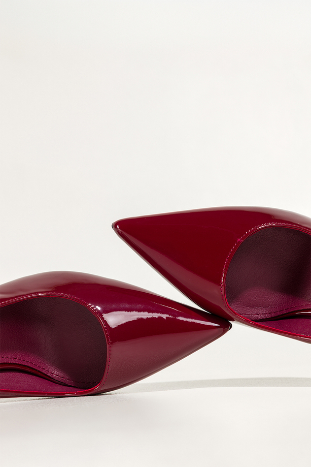 Bordowe czółenka damskie szpilki lakierowane odkryta pięta złoty obcas kieliszek Carla OV883K