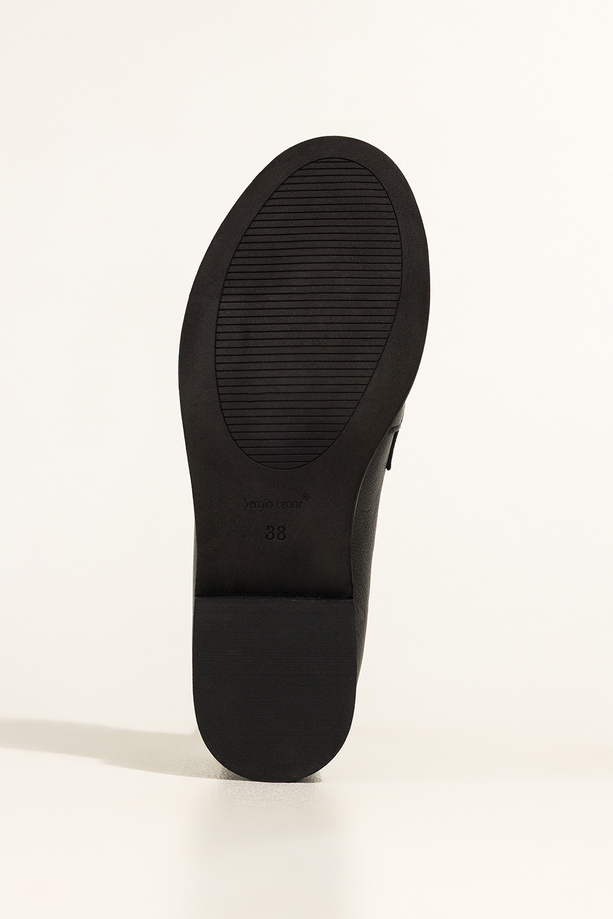 Czarne mokasyny skórzane damskie Sergio Leone na niskim szerokim obcasie ozdobny pasek na cholewce NP74887-H