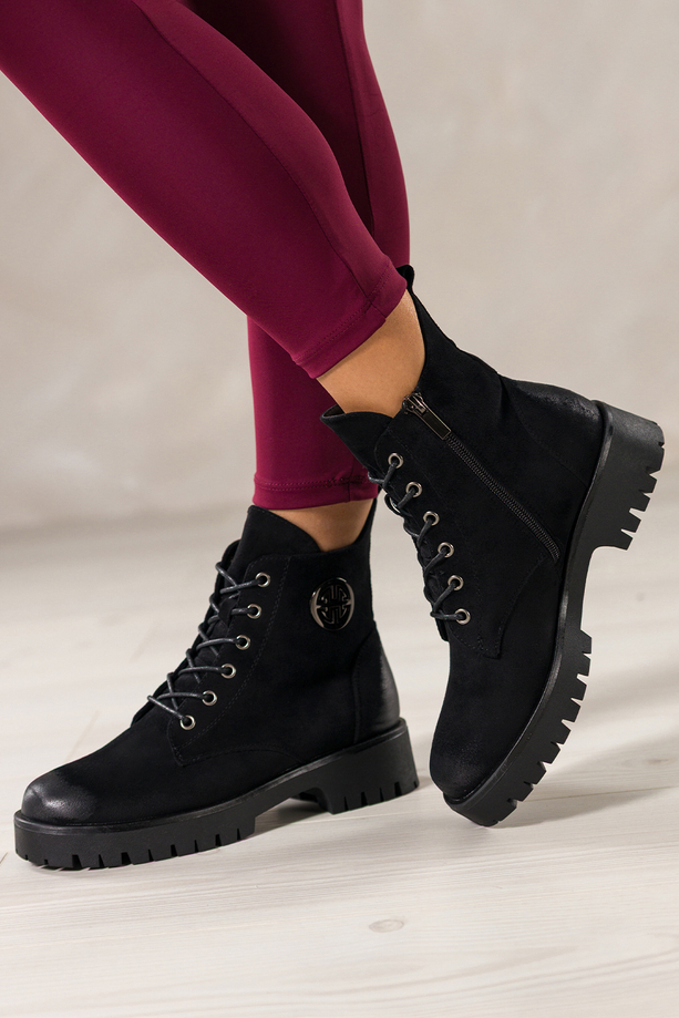 Czarne botki damskie na bieżnikowanej platformie stalowa ozdoba sznurowane Casu CB349-8