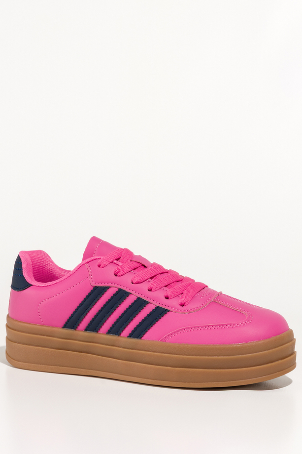 Różowe sneakersy damskie buty sportowe na żłobionej platformie sznurowane granatowe wstawki Carla ZW327