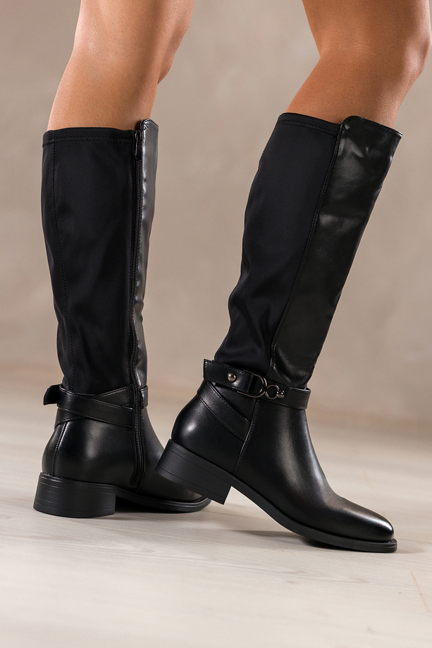 Czarne kozaki damskie na klocku elastyczna cholewka pasek ze stalową ozdobą Casu D728-8