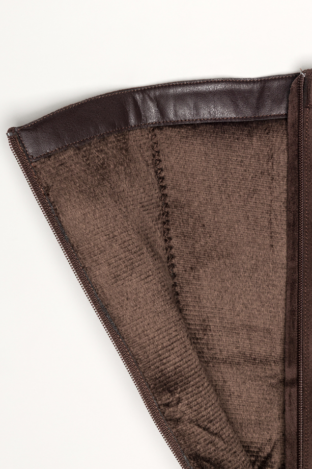 Czekoladowe kozaki damskie przed kolano na cholewce pasek z ozdobą niski obcas klocek Casu 11-7