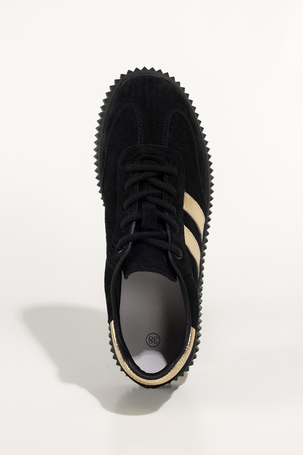 Czarne sneakersy skórzane damskie buty sportowe na czarnej platformie złote wstawki sznurowane Carla TW-CU-800