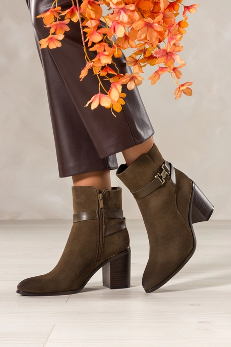 Brązowe botki skórzane damskie Sergio Leone na słupku pasek ze złotą ozdobą YG74615-H