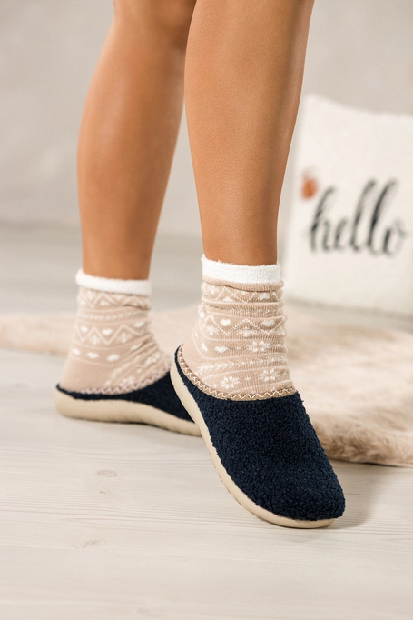 Granatowe kapcie damskie Inblu obuwie domowe z materiału typu baranek z ozdobną lamówką wkładka soft VG969299