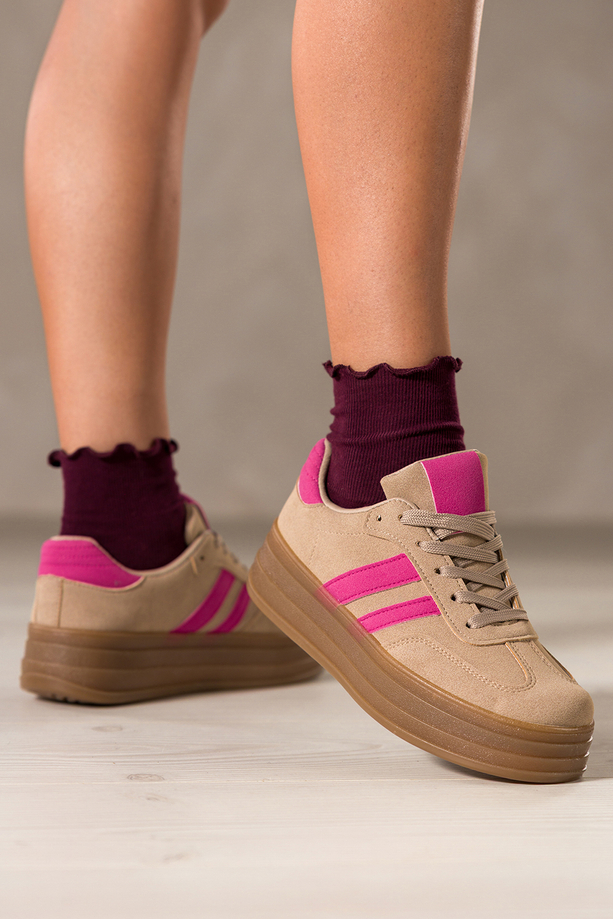 Ciemnobeżowe sneakersy damskie buty sportowe na platformie różowe wstawki sznurowane Casu 22330-7