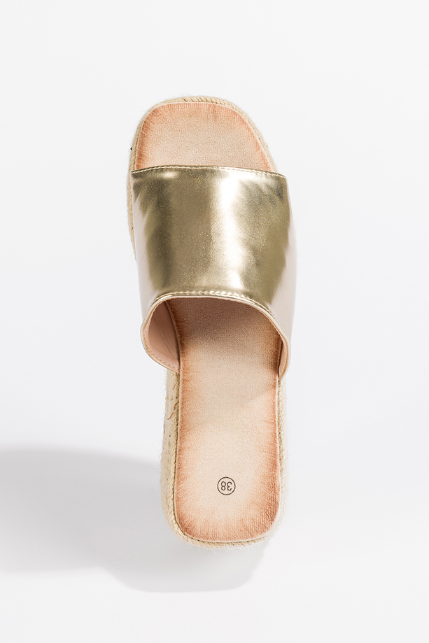 Złote klapki damskie espadryle na koturnie Carla 100-401