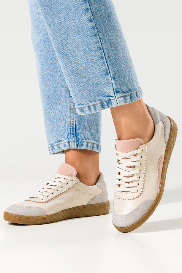 Beżowe sneakersy skórzane damskie buty sportowe na elastycznej płaskiej podeszwie sznurowane PRODUKT POLSKI Casu N1220