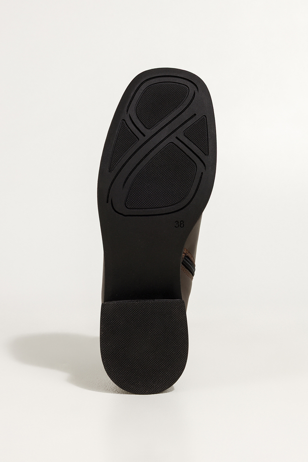 Czekoladowe botki skórzane damskie na niskim obcasie wycięta cholewka z elastyczną gumą PRODUKT POLSKI Casu 380