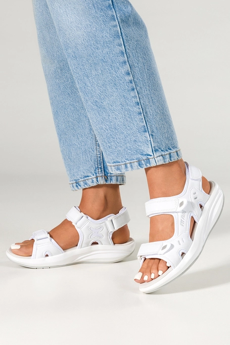 Białe sandały damskie sportowe na rzep platforma skórzana wkładka Casu 2402-2W