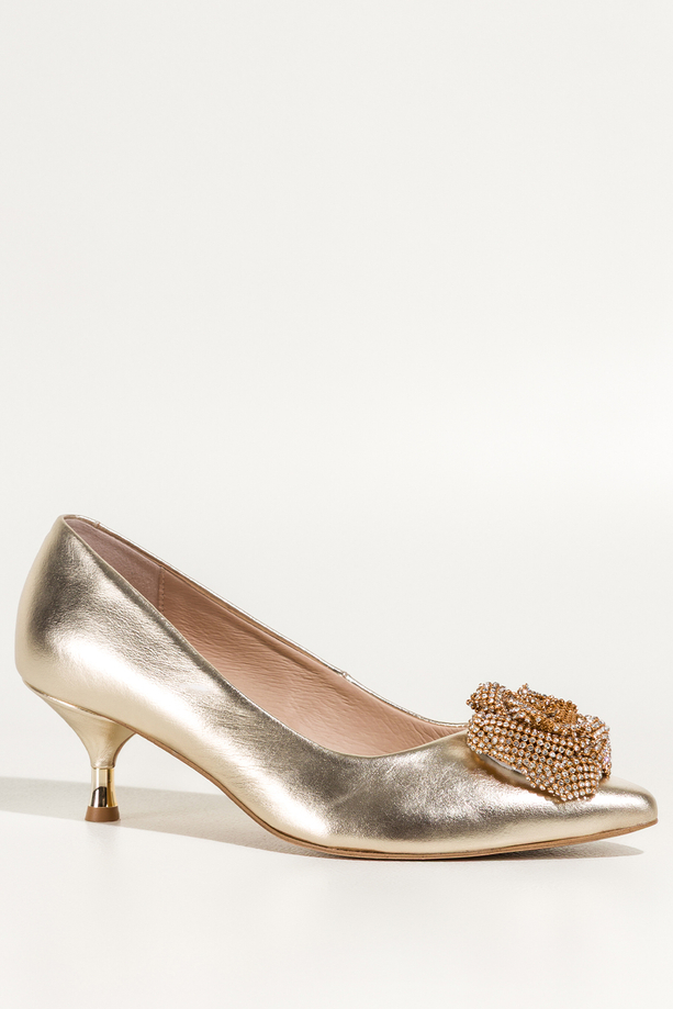 Złote czółenka skórzane damskie kwiat z cyrkoniami niski obcas kieliszek  PRODUKT POLSKI Casu 6926-296