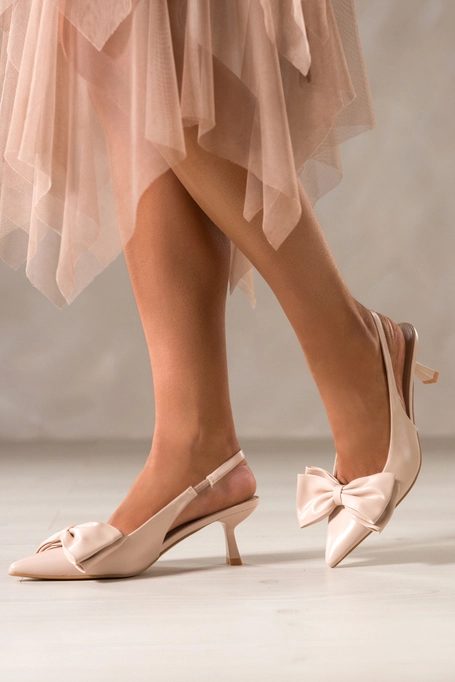 Beżowe czółenka damskie z kokardą obcas kieliszek odkryta pięta elastyczna guma w pasku Carla N892