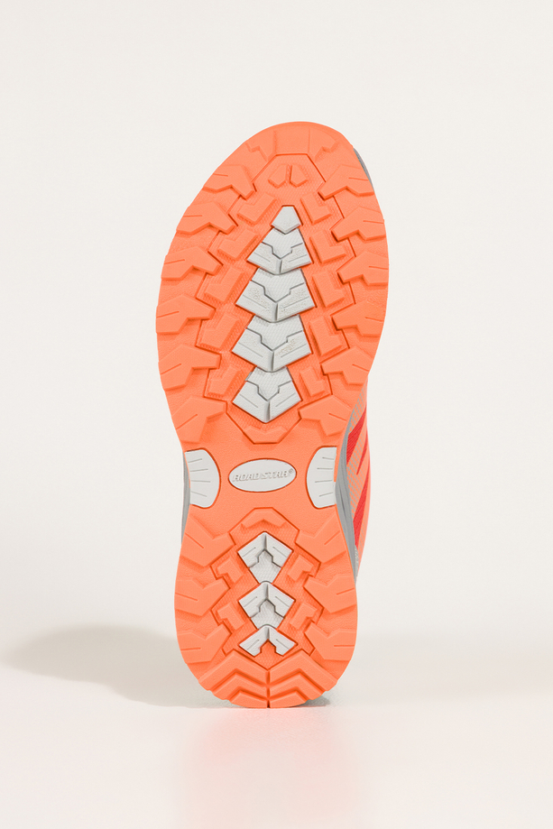 Czerwone buty sportowe trekkingowe damskie wodoodporne na żłobionej podeszwie z regulowaną elastyczną sznurówką pomarańczowe wstawki Casu 7590-6D
