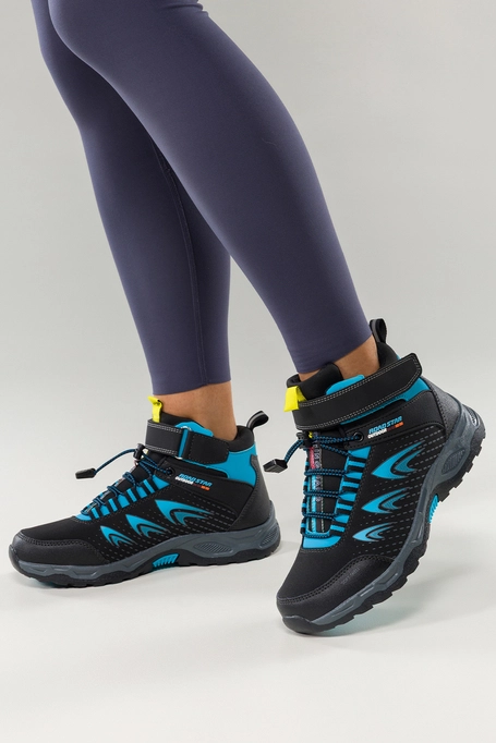 Czarne buty trekkingowe damskie na bieżnikowanej podeszwie z regulowaną elastyczną sznurówką niebieskie wstawki softshell Casu 2310-14W