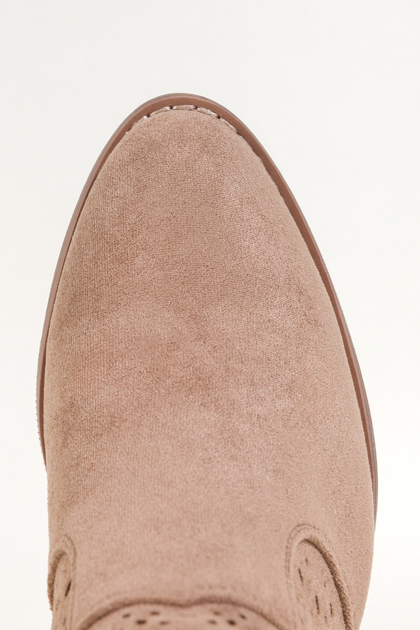 Ciemnobeżowe botki damskie ażurowe na słupku wycięta cholewka Carla S749-7