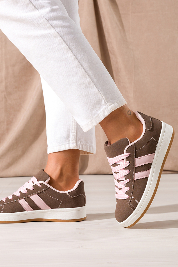 Brązowe sneakersy damskie buty sportowe na platformie sznurowane różowe wstawki Casu 77632-6