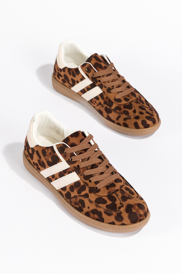 Brązowe sneakersy damskie buty sportowe na elastycznej płaskiej podeszwie lamparci wzór podwójne sznurówki Casu B-6610