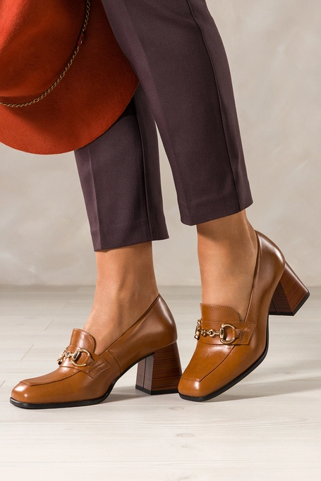 Camelowe mokasyny skórzane damskie na ozdobnym klocku złota sprzączka PRODUKT POLSKI Casu 7317-819