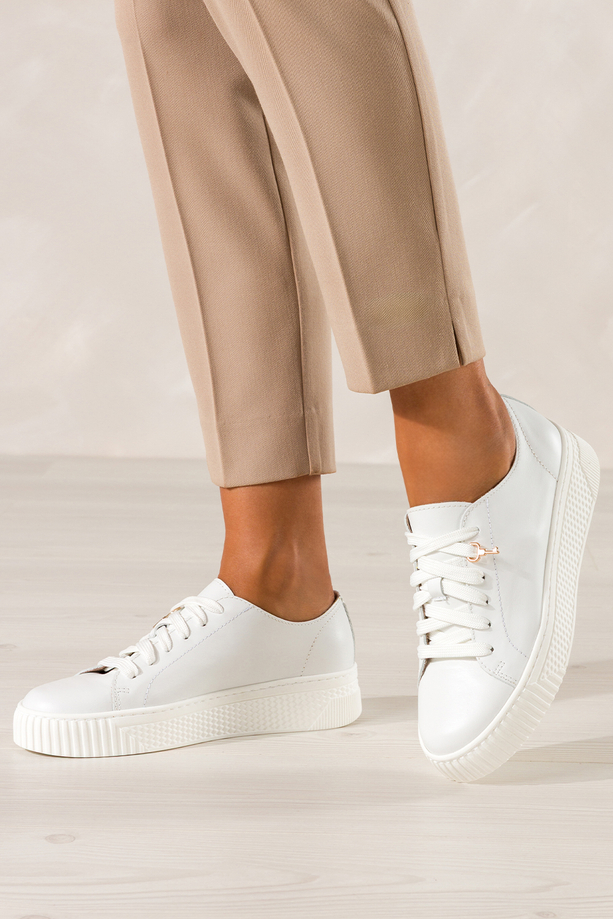 Białe sneakersy skórzane damskie buty sportowe na platformie z kłódką sznurowane PRODUKT POLSKI Casu 1145