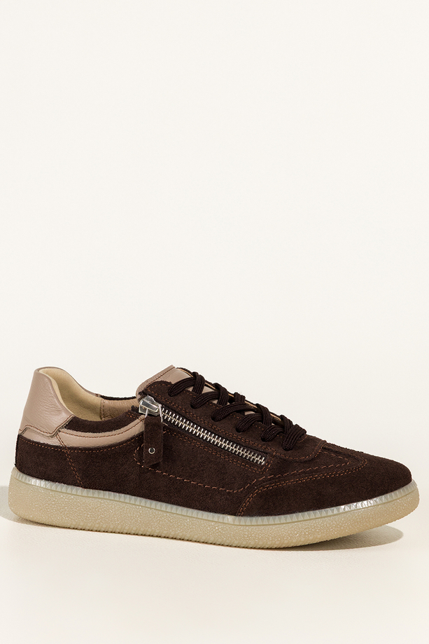 Czekoladowe sneakersy skórzane damskie buty sportowe na elastycznej podeszwie beżowe wstawki zamek w cholewce sznurowane PRODUKT POLSKI Casu M8716