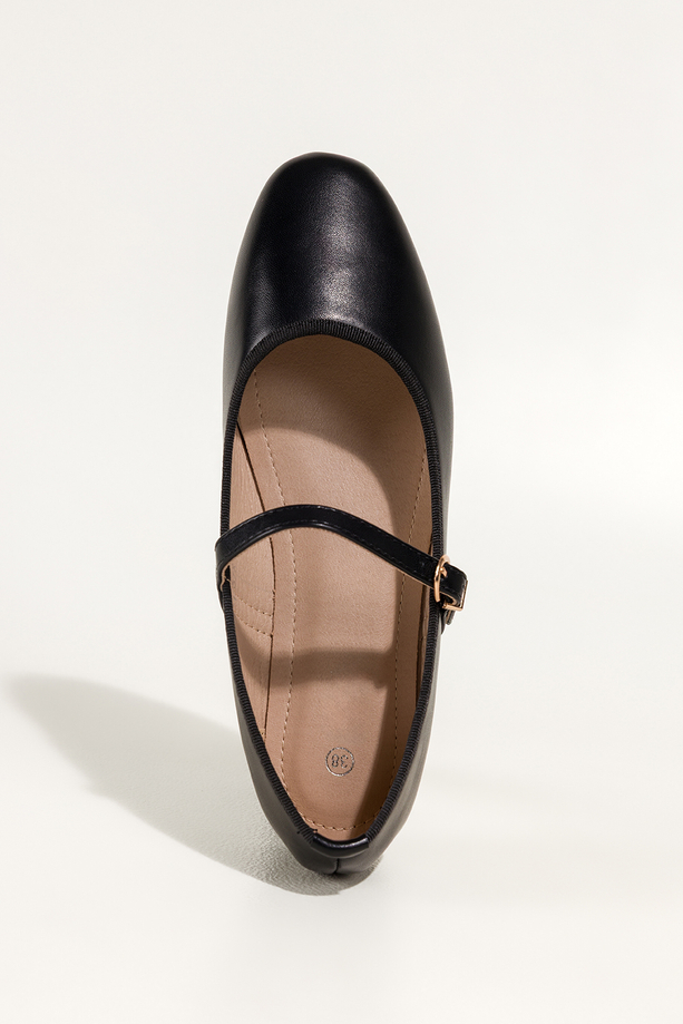 Czarne baleriny damskie Mary Jane z paskiem Carla S1-8742C