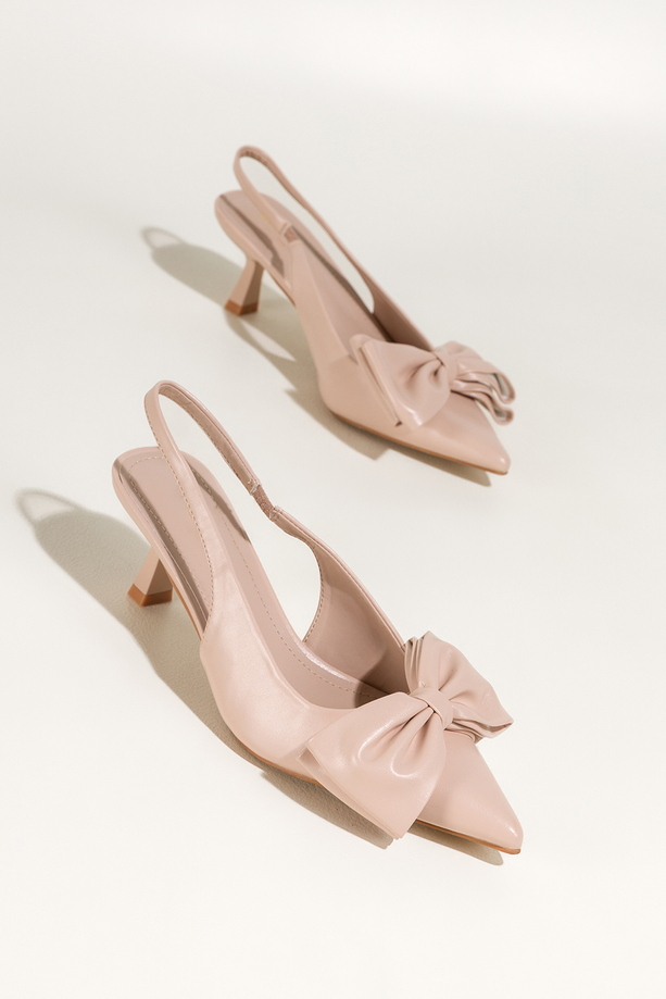 Beżowe czółenka damskie z kokardą obcas kieliszek odkryta pięta elastyczna guma w pasku Carla N892