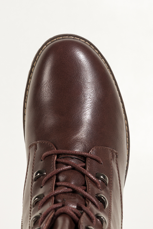 Czekoladowe botki damskie z ozdobami na niskim bieżnikowanym obcasie sznurowane Casu QO2489-6