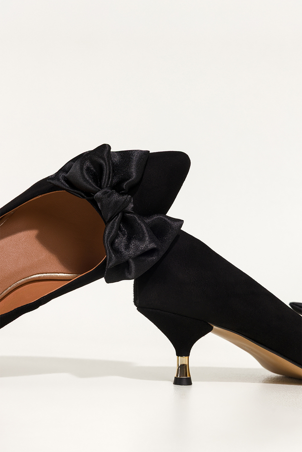 Czarne czółenka skórzane damskie z satynową kokardą niski obcas kieliszek  PRODUKT POLSKI Casu 6989-699-YOP