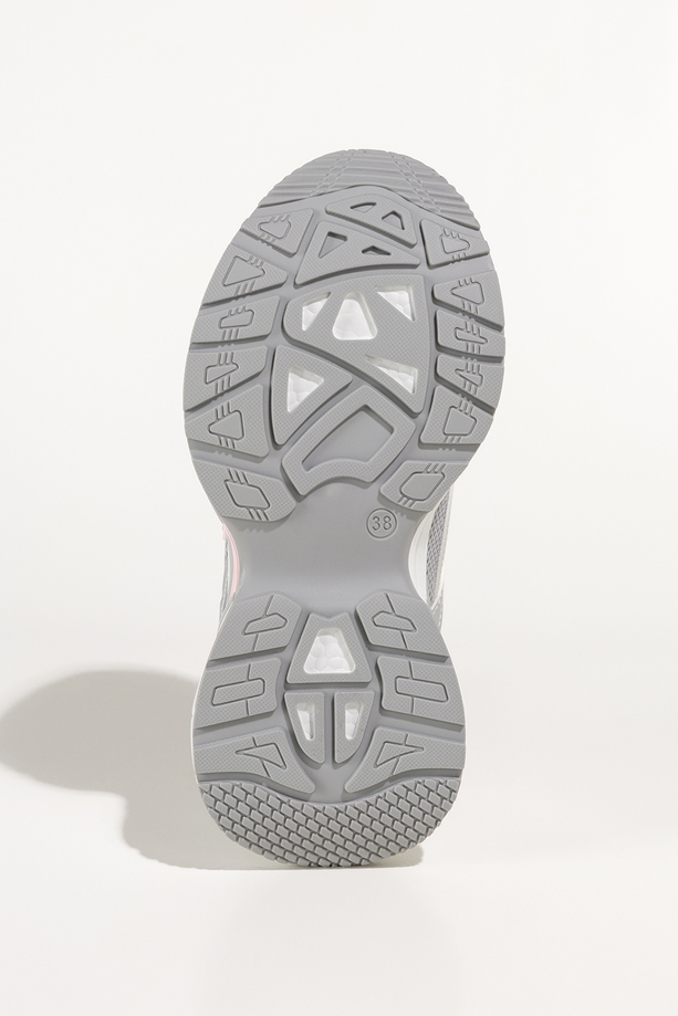 Srebrne sneakersy damskie buty sportowe z perforacją na białej bieżnikowanej platformie szare i różowe wstawki sznurowane Casu BB-853