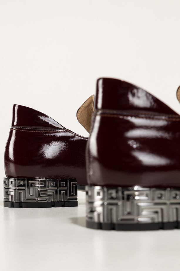 Bordowe półbuty skórzane damskie lakierowane dekoracyjny obcas wycięta cholewka kokarda  PRODUKT POLSKI Casu 8600