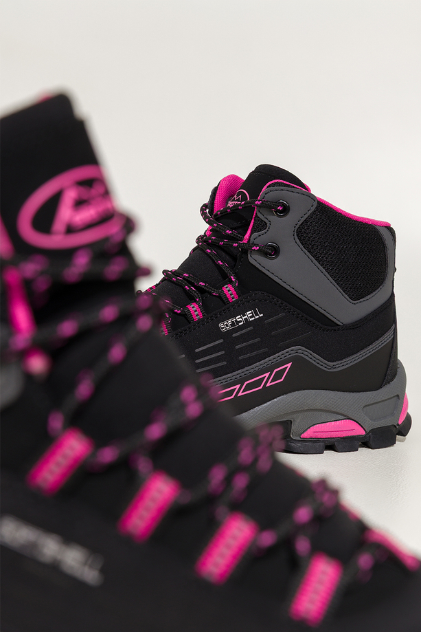 Czarne buty trekkingowe damskie z fuksjowymi dodatkami sznurowane softshell Casu Y7994-2