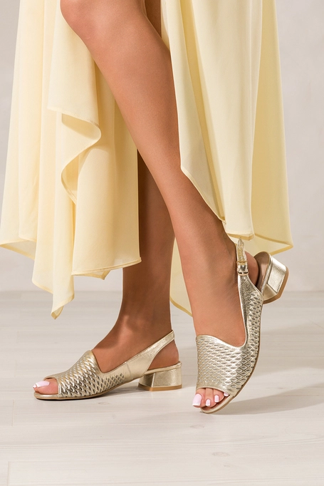 Złote sandały skórzane damskie ażurowe na na niskim obcasie PRODUKT POLSKI Casu 1871