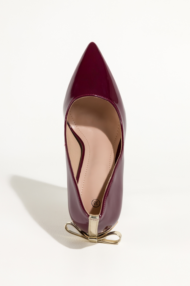 Bordowe czółenka damskie szpilki lakierowane złoty obcas z kokardą Carla BQB077