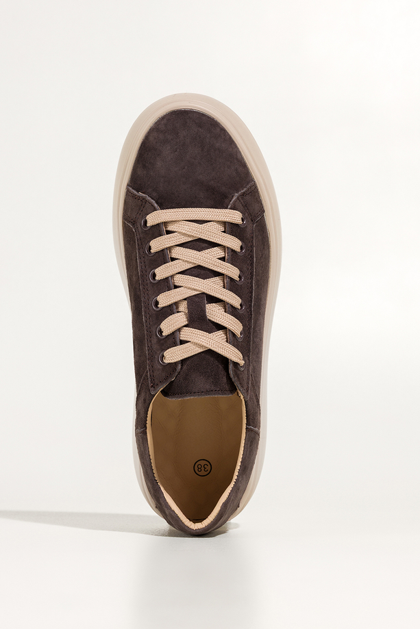 Czekoladowe sneakersy skórzane damskie buty sportowe na kremowej platformie beżowe sznurówki Carla TW-OC8927