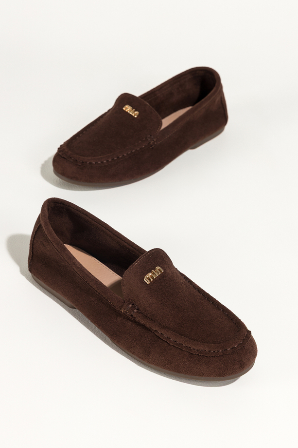 Czekoladowe mokasyny damskie półbuty płaskie ze złotą ozdobą skórzana wkładka Carla G341K