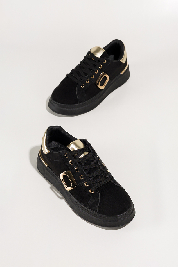 Czarne sneakersy damskie buty sportowe na platformie ze złotą ozdobą sznurowane Carla TY983